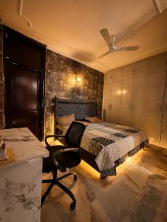 Private Home in Delhi for Couples & Small Gathering - 5