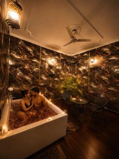 Private Home in Delhi for Couples & Small Gathering - 1