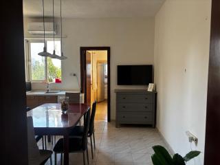 Sunlit Private Room - Shared Bathroom - 5