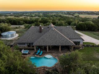Hill Country Haven - Private Retreat Pool Spa - 2
