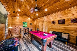 Lagniappe Lodge Hot Tub Fire Table Game Room String Lights Sleeps 8 - 6