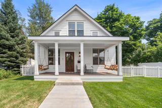 Northern Charm with 3BDR & Game Room - 5