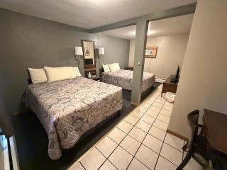 Sportsman Motel - 9