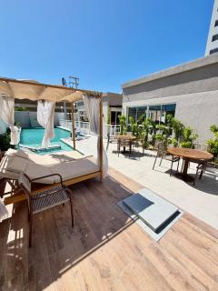 Apartamento em Condomínio Clube com 2 suítes e bem localizado - 2