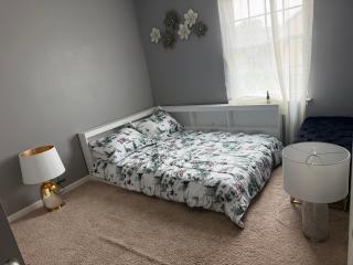 Comfortable & Private 2 bedrooms in a town home - 0