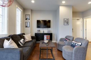 Music Row Luxury Suites - Two King Bedrooms - Private Garage & Ensuite Baths - 3