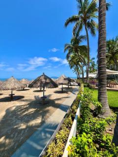 Playa Royale Beachfront Garden-Floor-Family Getaway - 6