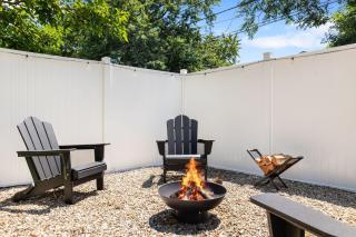 Chalfant Chateau Luxury Living and Great Location - 4
