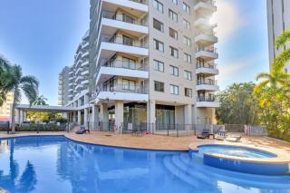 Resort Style Escape King Bed Pool Balcony - 3