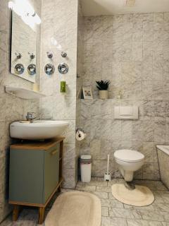 Stylish 2BR Apartment - 6