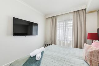 Top Floor Tropical Escape with King Bed, Pool & Balcony - Darwin - 4