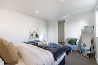 Spacious St Albans Stay - Near CBD, Garage, BBQ - 2