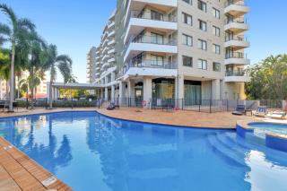 Top Floor Tropical Escape with King Bed, Pool & Balcony - 1