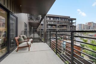 Downtown Nashville Pool, Gym + Skyline Views Walk to Bridgestone - 7