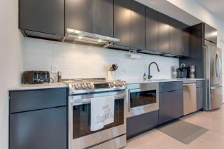 The Riverfront VIP Suite - Walk to Broadway & Nissan Stadium - Free Garage - 8