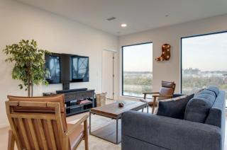 The Riverfront VIP Suite - Walk to Broadway & Nissan Stadium - Free Garage - 7