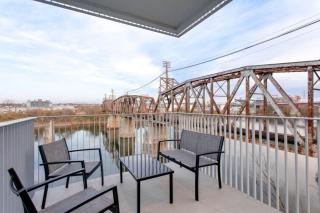 The Riverfront VIP Suite - Walk to Broadway & Nissan Stadium - Free Garage - 5