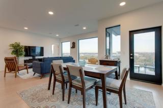 The Riverfront VIP Suite - Walk to Broadway & Nissan Stadium - Free Garage - 4