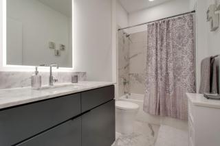 The Riverfront VIP Suite - Walk to Broadway & Nissan Stadium - Free Garage - 2
