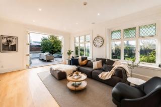 Bel Air Mansion - Sleeps 12 Villa - 3