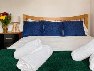 Comfy 2 Bedroom Flat - 7