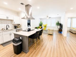 Beautiful Luxury 2BR , 2bath , 2 king size beds Near Universal Kids Resort in FISCO - 9