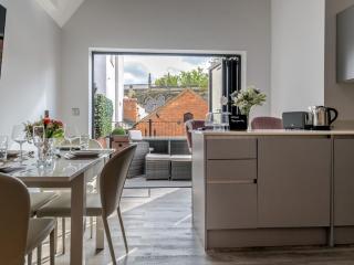 Dahlia Contemporary town centre apartment - Pass the Keys - 5