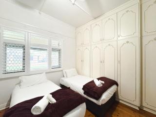 Charming Old Bungalow House with 14 Beds - 0