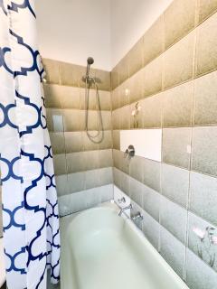 Charming Old Bungalow House with 14 Beds - 8