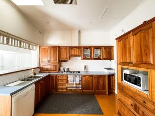 Charming Old Bungalow House with 14 Beds - 7