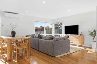 Modern 3BR Home Near Bellerive - 8