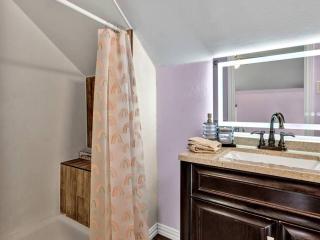 Spacious Home with Fast WiFi Near Downtown Sherman - 9