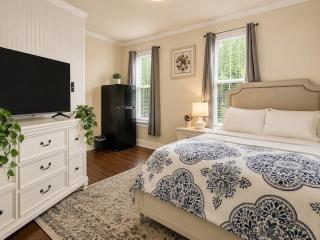 Spacious Home with Fast WiFi Near Downtown Sherman - 3