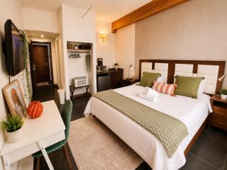 Well located apartment hotel in heart of Montreal downtown - 0