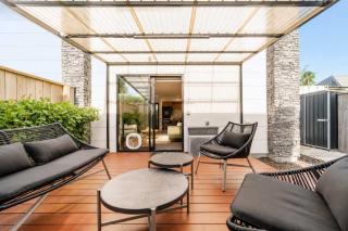 Designer 2BR Flat - Outdoor Sitting & Cozy Ambiance - 6