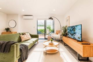 Designer 2BR Flat - Outdoor Sitting & Cozy Ambiance - 5
