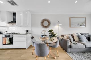 Beach Base Steps from Henley Square - 4