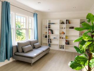 Lovely Single house close to Finch station 4BR with Free Parking - 9