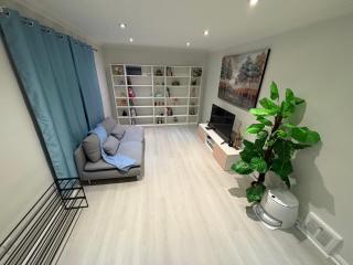 Lovely Single house close to Finch station 4BR with Free Parking - 7