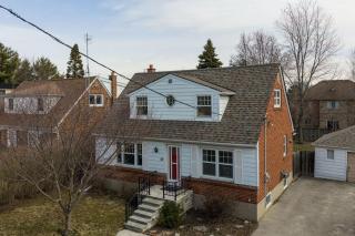 Lovely Single house close to Finch station 4BR with Free Parking - 4