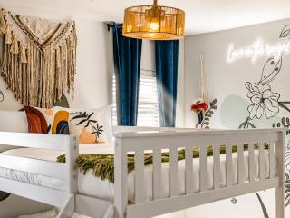 Modern Apt Minutes to Universal - 1