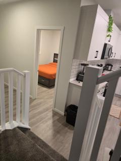 Modern Spacious Home - Near Airport - 4 bedtooms - 5