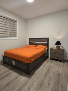 Modern Spacious Home - Near Airport - 4 bedtooms - 4