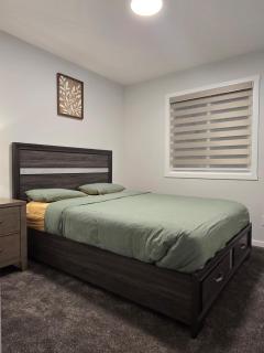 Modern Spacious Home - Near Airport - 4 bedtooms - 1