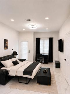 Modern Houston Getaway Near Downtown - 7