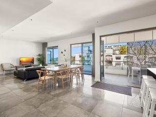 Elysee Beachside Apartments Alexandra Headland - 1