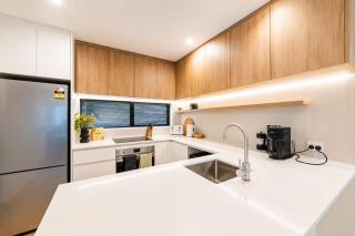 Gloucester Escape Modern 2BR with Outdoor Space - 1