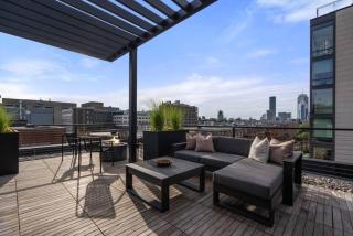 Charming and Chic Apartment - 0