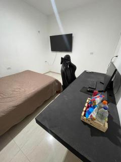 Suíte Quarto Casal com Wi-Fi e Ar - 01 - 3