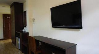 Ponburi Hotel - 3